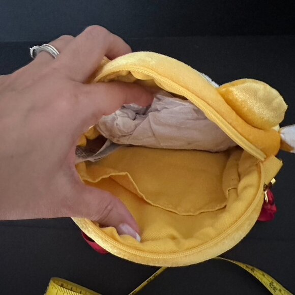 Disney Parks Munchlings Winnie The Pooh Crossbody Bag Honey Cake NEW - Picture 6 of 7